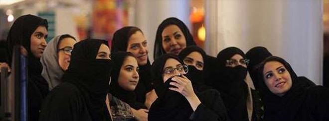 Suudi Arabistan´da kadınlar ilk kez sandıkta