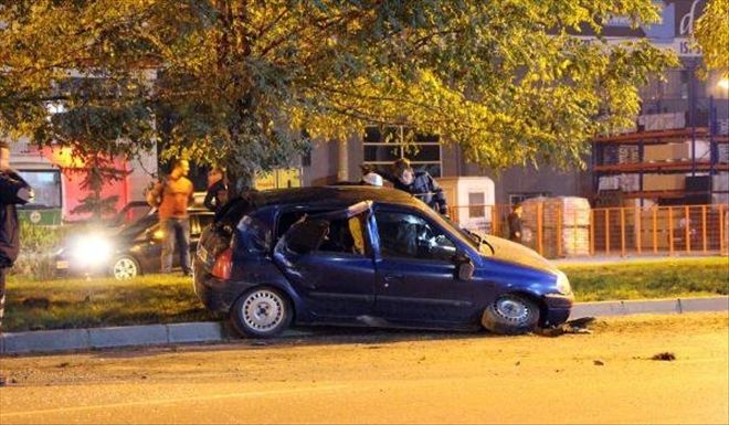 Takla Atan Otomobildeki 3 Kişi Yaralandı