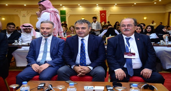Ertürk, Arap ve Türk gazetecilerle buluştu