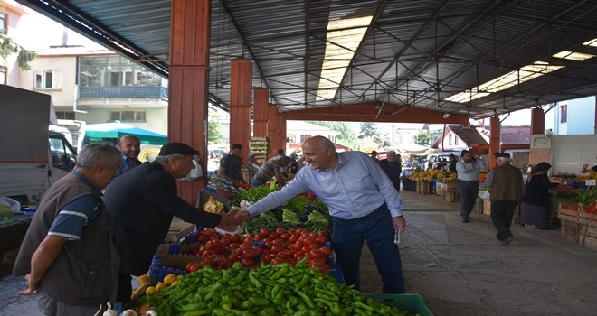 Başkan Acar, pazar esnafını ziyaret etti