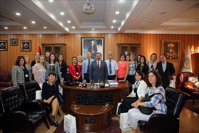BAŞKAN DEMİREL AVRUPALI ÖĞRETMENLERİ KABUL ETTİ
