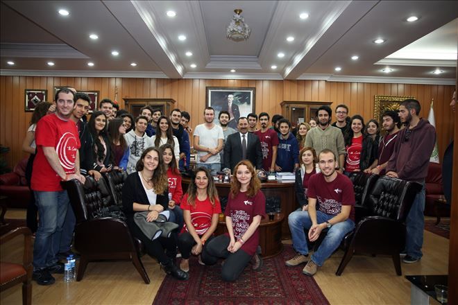 DEMİREL GENÇLERLE BULUŞTU 