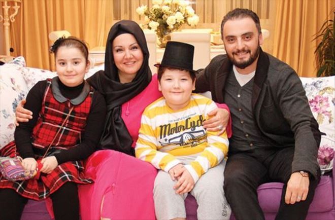 İKBAL GÜRPINAR´IN EŞİ: VÜCUDUMA MAKAS DAYADI, ÖLÜMLE TEHDİT ETTİ
