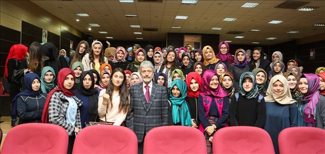 GENÇLERDEN BAŞKAN TUNA´YA BÜYÜK İLGİ
