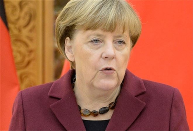 Merkel´den Davutoğlu´na tebrik telefonu