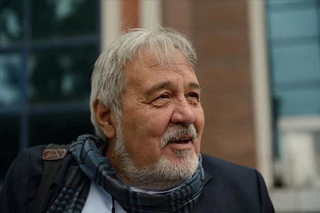 İlber Ortaylı: Gençler, oturup Türkiye´nin keyfini çıkarın, rezaleti önleyin