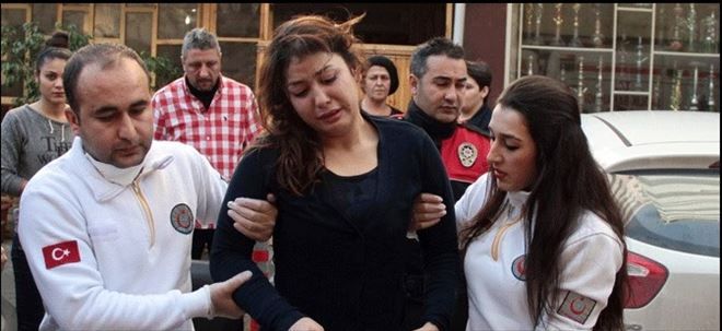 EŞE SOKAK ORTASINDA DAYAK