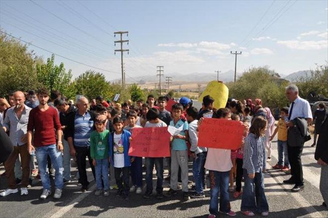 Üst Geçit Yapılması İçin Yolu Trafiğe Kapattılar