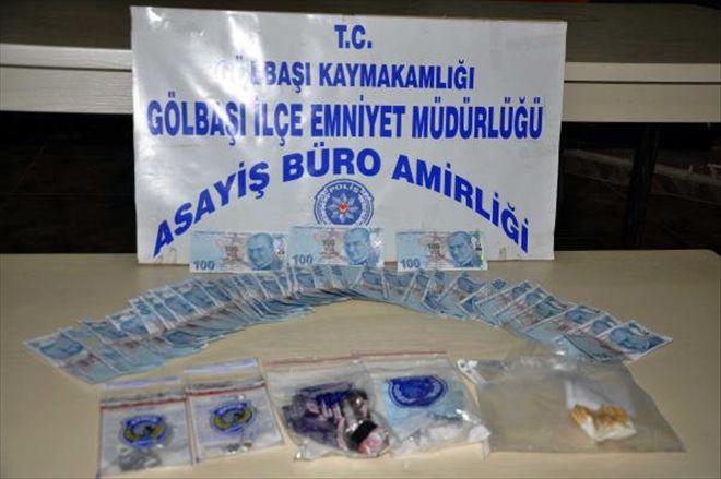 Arama Yapılan Otomobilde Sahte Banknot Ve Uyuşturucu Ele Geçirildi