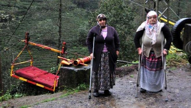 Rize´de Kumaların Teleferikle Tehlikeli Yolculuğu
