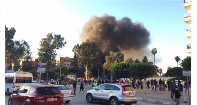 ADANA VALİLİĞİ ÖNÜNDE PATLAMA:2 ÖLÜ 21 YARALI