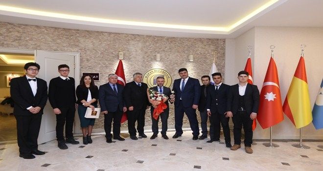 Türkiye birincisi liselilerden Başkan Ertürk´e ziyaret 