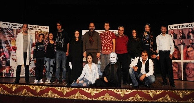 Kent Tiyatrosu Aralık´a Çiçekler Solmasın ile perde dedi