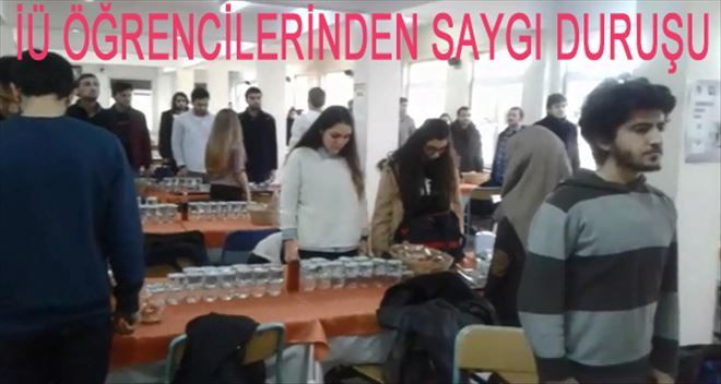 İSTANBUL ÜNİVERSİTESİ ÖĞRENCİLERİNDEN ŞEHİTLER İÇİN SAYGI DURUŞU