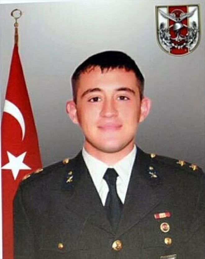 Şehit Üsteğmen´i Babası Asker Selamıyla Uğurladı