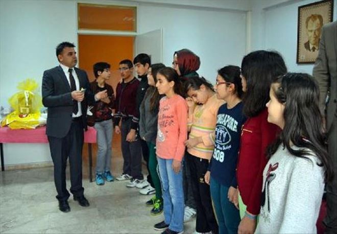 Liseliler, Görme Engelliler İçin Sınavları Seslendirdi