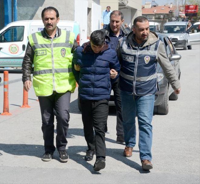 Telefon Dolandırıcısı Yanlış Paketi Alınca Yakalandı