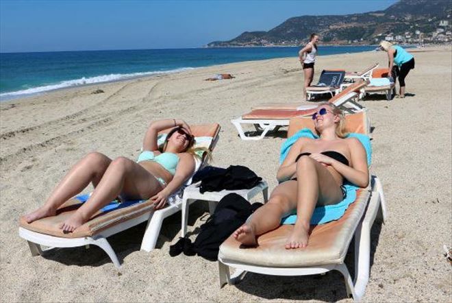 Alanya´da Güneşli Hava Tatilcilere Yaradı