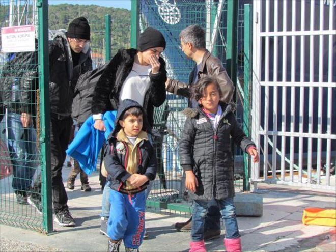 Çeşme´de Lastik Botta 44 Suriyeli Mülteci Yakalandı