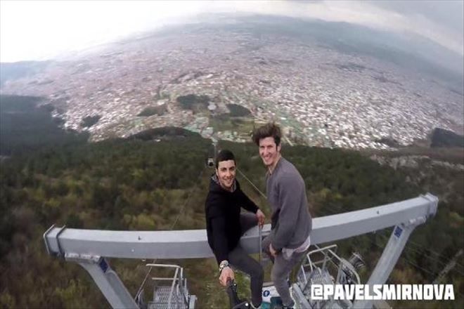 Önce Teleferikte Selfie Çektiler Sonra 23 Katlı Binadan Sallandılar
