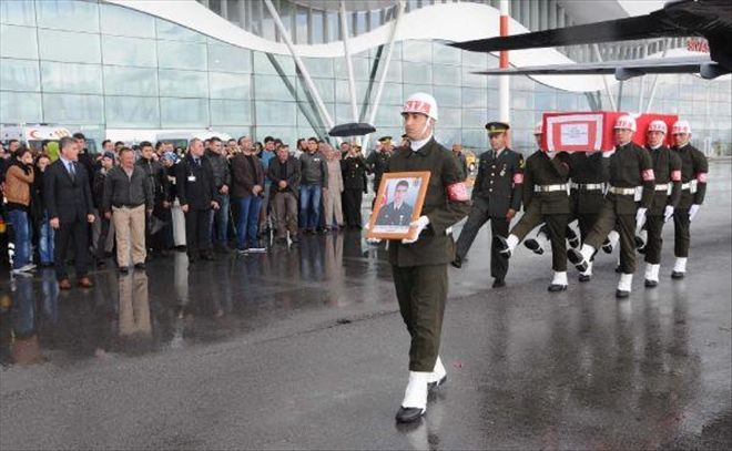 Şehit Astsubay Gençleşen´in Cenazesi Sivas´a Getirildi