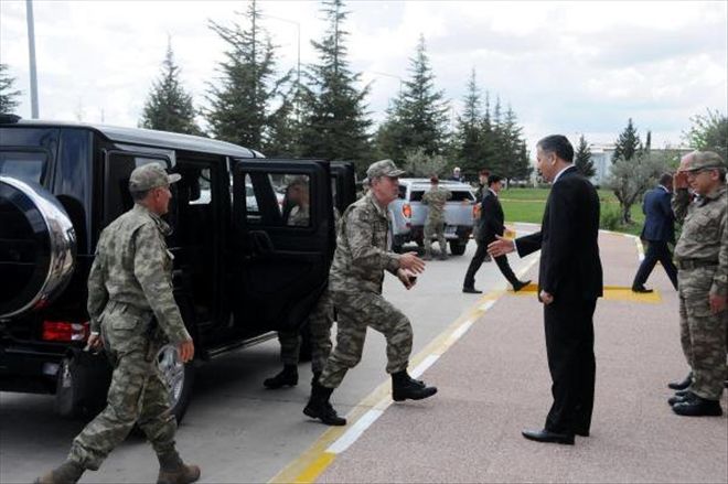 Genelkurmay Başkanı Gaziantep´te, Sınırda İnceleme Yaptı