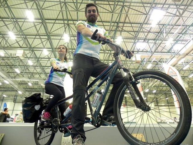 GÖRMEDEN PEDAL ÇEVİREREK ENGELLERİ AŞIYORLAR