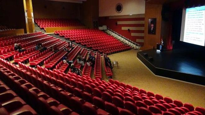 PROFESÖRÜN ´BAŞKANLIK´ KONFERANSINA 40 KİŞİ GELDİ