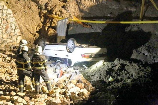 TOPRAK KAYMASININ YAŞANDIĞI YOLDA İHMAL KAZASI: 5 YARALI
