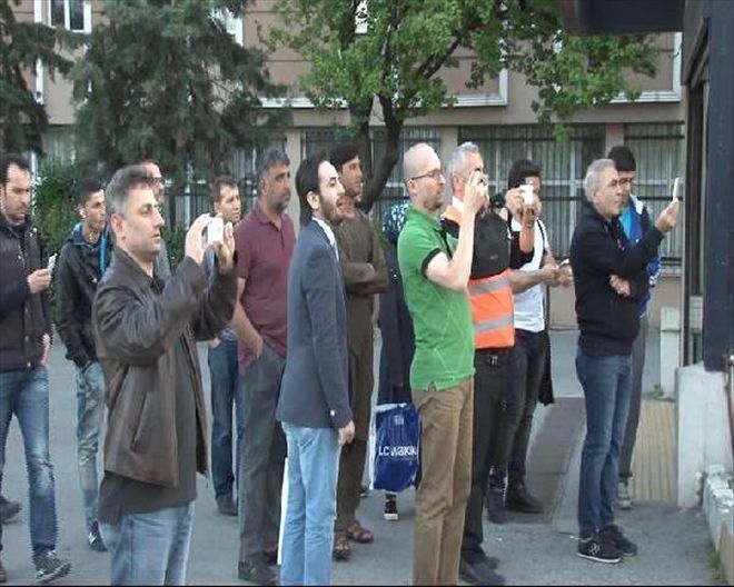 YANAN ARACI VATANDAŞLAR BÖYLE GÖRÜNTÜLEDİ...