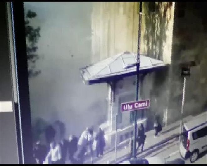 BURSA´DA İNTİHAR SALDIRISI: 11 YARALI VAR, KADIN TERÖRİST ÖLDÜ 