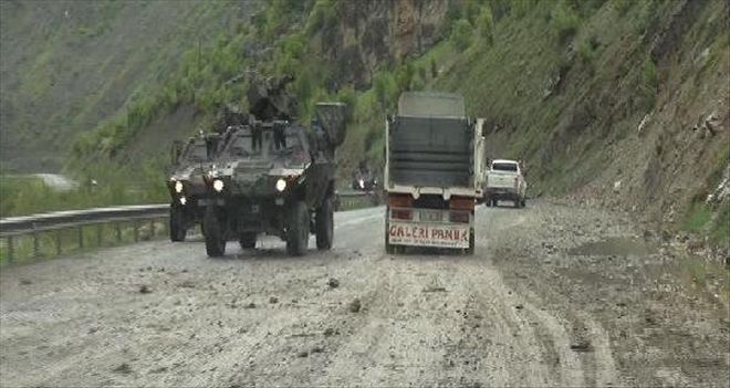 HAKKARİ´DE ASKERİ KONVOYA ROKETATARLI SALDIRI