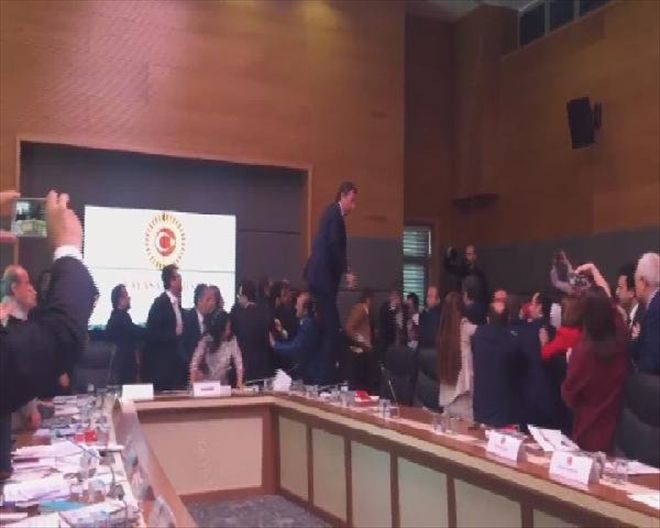 ANAYASA KOMİSYONU´NDA TARTIŞMA ÇIKTI 
