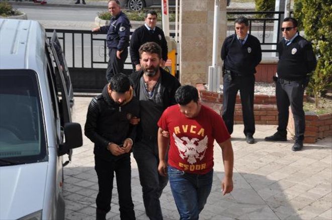 Didim´de Başkanla Meclis Üyesinin Ev Ve İşlerini Kurşunlamaya 8 Gözaltı
