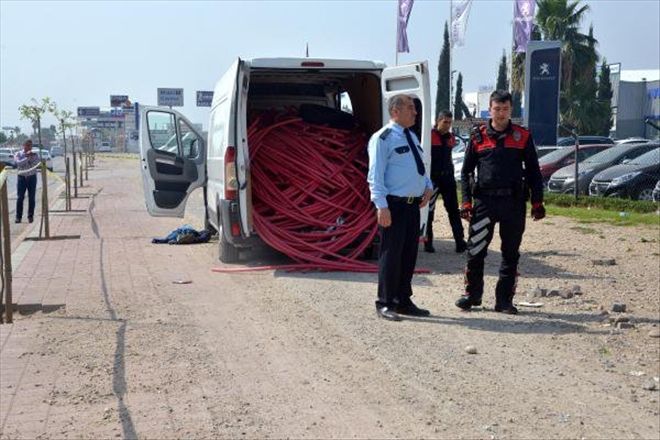 Bomba Yüklü Olduğu Zannetilen Minibüste Çalıntı Kablolar Bulundu