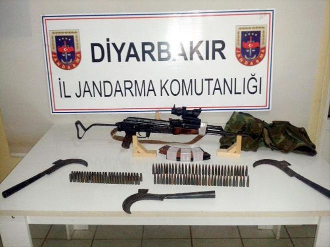 Diyarbakır´da Kalaşnikof Ve El Yapımı Patlayıcı Ele Geçirildi