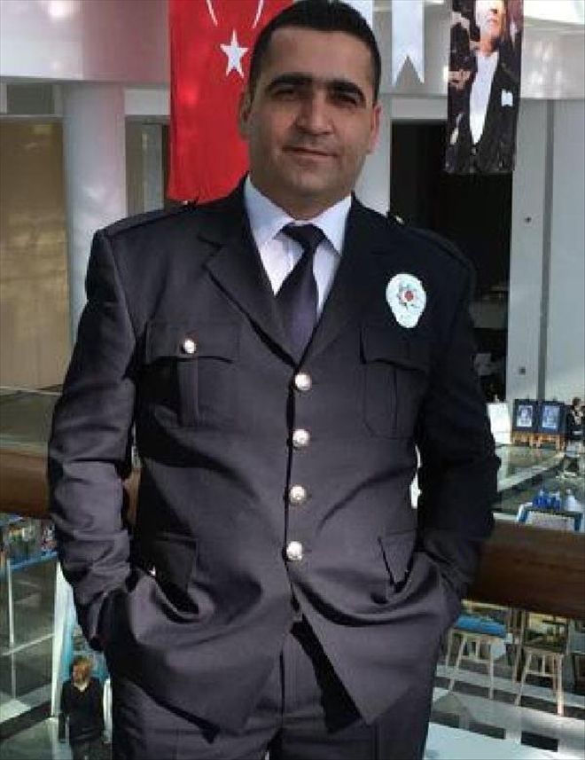 ÖDÜLLÜ POLİS, BU DEFA POSTACIYI DOLANDIRILMAKTAN KURTARDI