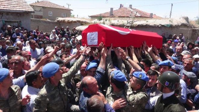 ŞEHİT UZMAN ÇAVUŞ KAZIM AY´I, AKSARAY´DA 10 BİN KİŞİ UĞURLADI