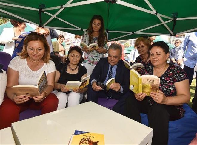 İZMİR KİTAP OKUYOR