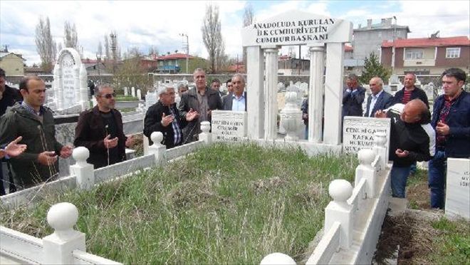 KARS´TA HER MEZARIN BAŞINA BİR ÇAM FİDANI