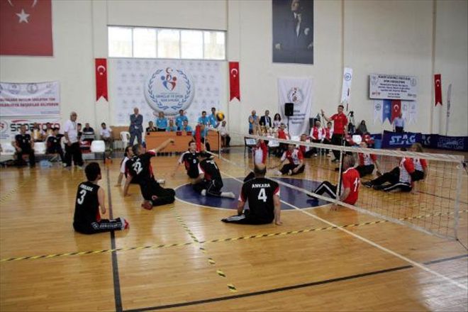 OTURARAK VOLEYBOL LİGİ´NDE ŞAMPİYON ANKARA TAKIMI