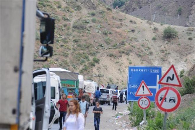 YÜKSEKOVA´DA SOKAĞA ÇIKMA YASAĞI GÜNDÜZLERİ KALKIYOR 