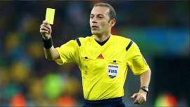 Cüneyt Çakır UEFA´nın teamüllerini yıktı
