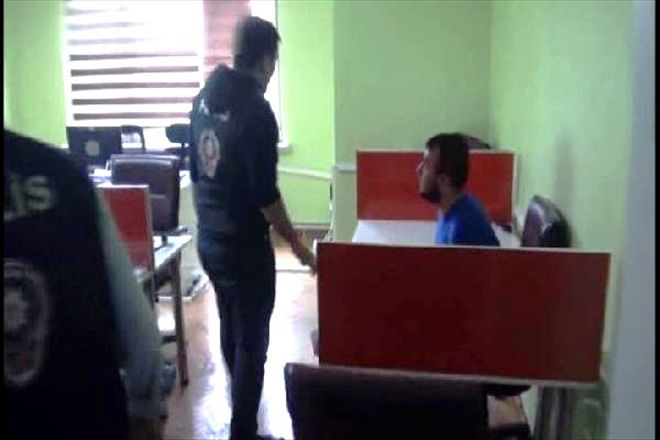 300 BİN KİŞİYİ İNTERNET ÜZERİNDEN 10 MİLYON LİRA DOLANDIRDILAR