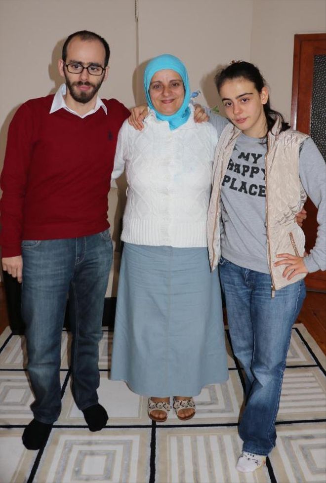 ZİHİNSEL ENGELLİ İKİ ÇOCUĞUNA HAYATINI ADADI