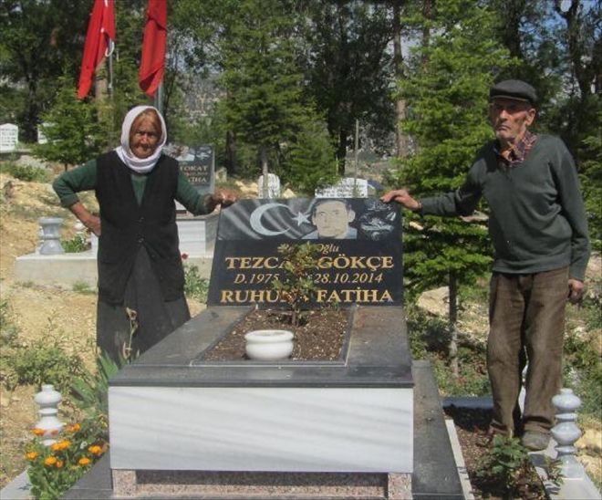ERMENEK´TE ÖLEN MADENCİNİN ANNESİ, OĞLUNUN FOTOĞRAFLARINA BAKARAK HASRET GİDERİYOR
