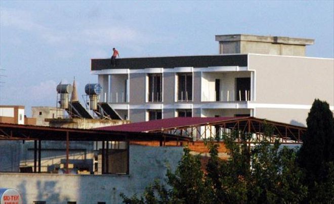 ANNESİ, EŞİ VE ÇOCUKLARINI SOKAĞA ATINCA İNTİHAR ETMEK İSTEDİ