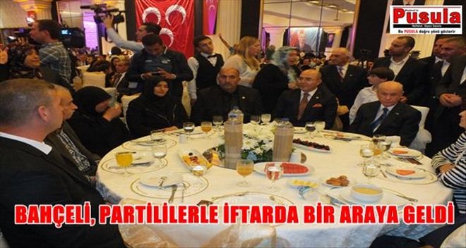 BAHÇELİ, PARTİLİLERLE İFTARDA BİR ARAYA GELDİ
