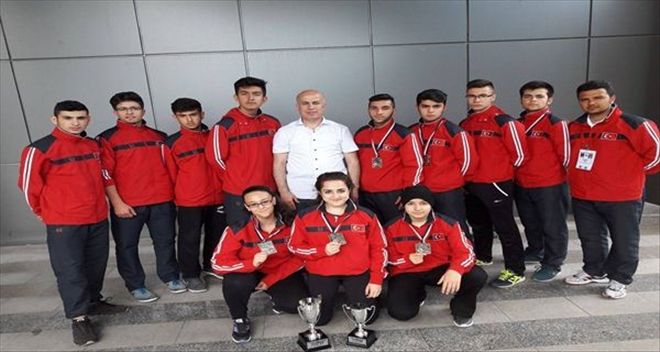 ETİMESGUT´UN MADALYALI KARATECİLERİ