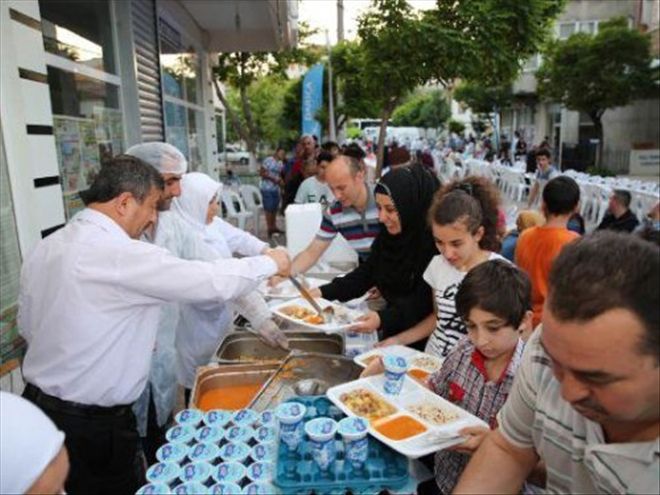 İftar Programlarında Osmanlı Gelenekleri Yaşatılıyor
